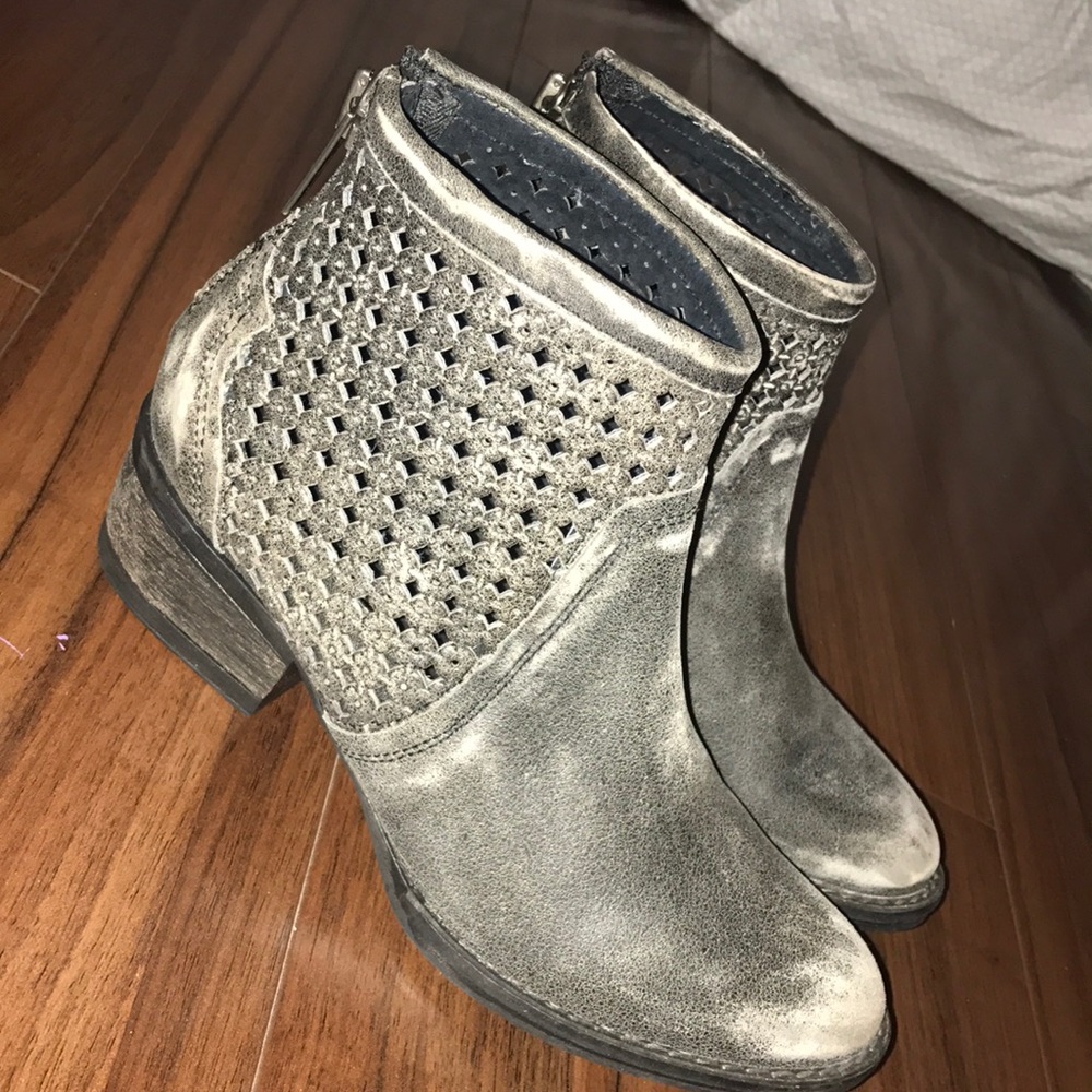 Very volatile boot